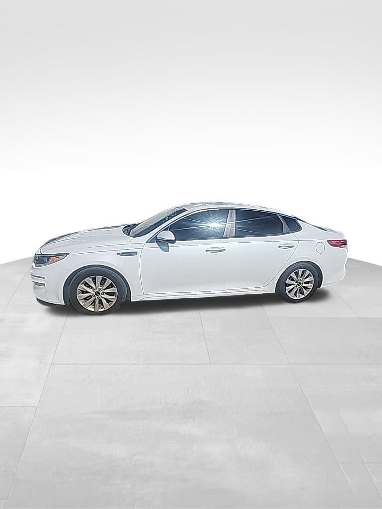 2018 Kia Optima LX photo 3