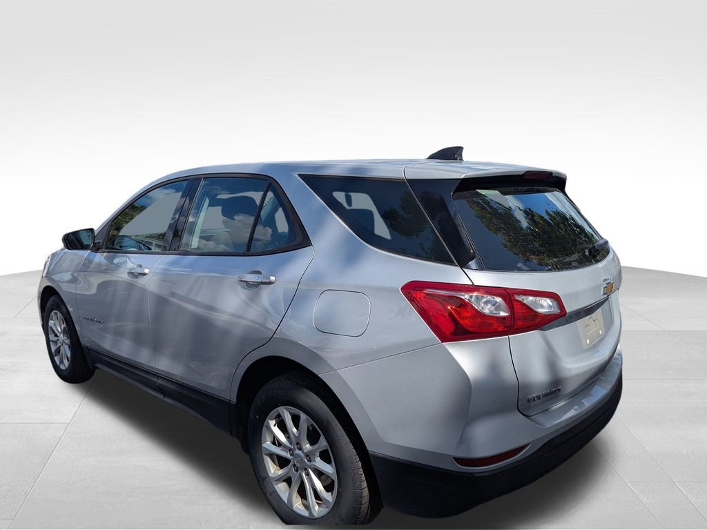 2019 Chevrolet Equinox LS photo 2