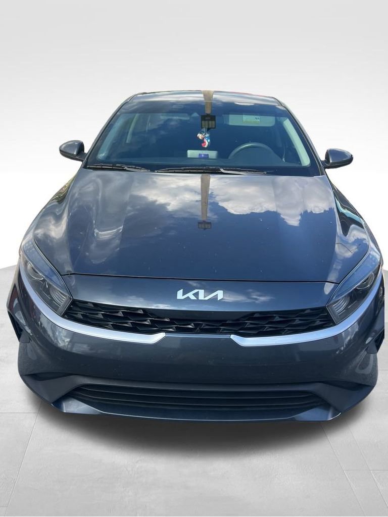 2023 Kia Forte LXS photo 2