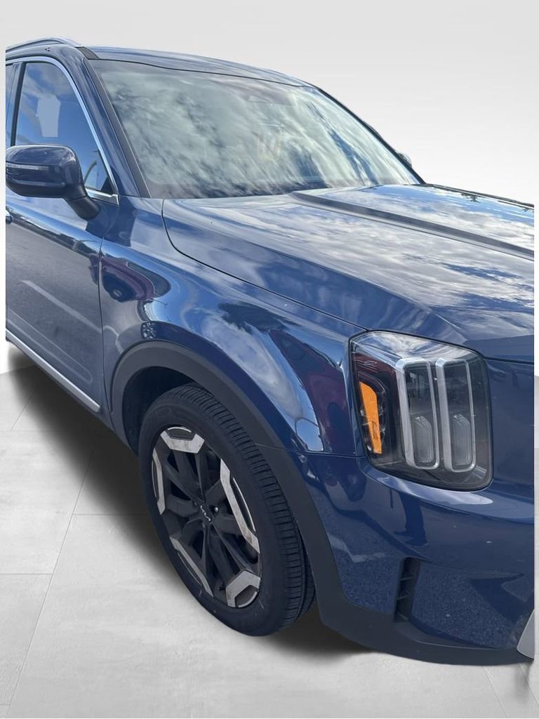 2024 Kia Telluride S photo 3