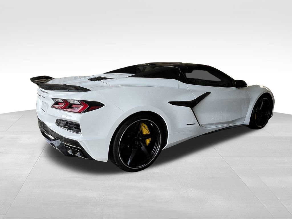 2025 Chevrolet Corvette E-Ray 3LZ photo 2