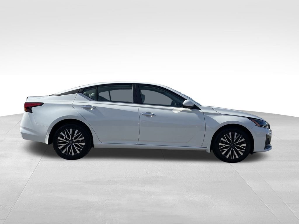 Used 2024 Nissan Altima 2.5 SV Sedan