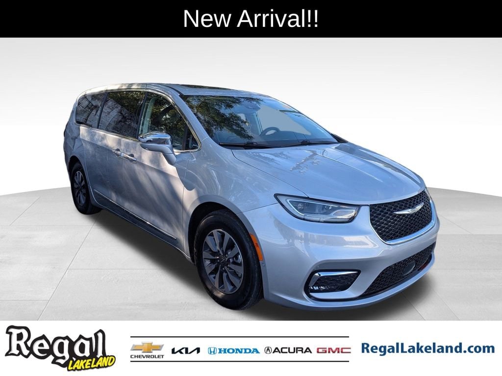 2022 Chrysler Pacifica Limited's photo