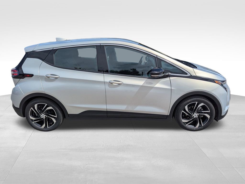 2023 Chevrolet Bolt EV 2LT photo 2