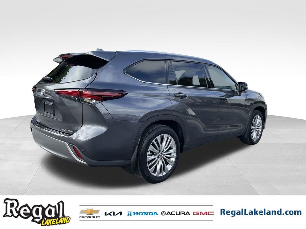 Used 2024 Toyota Highlander Platinum SUV