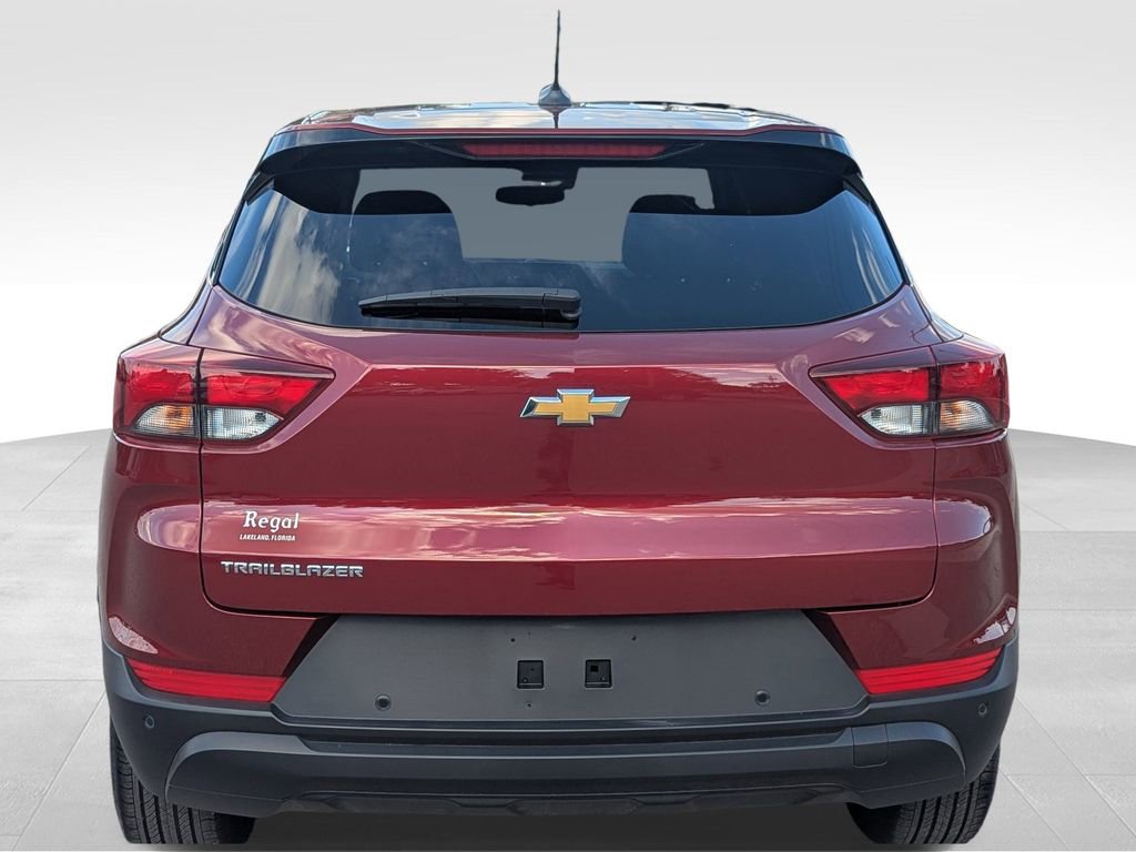2025 Chevrolet Trailblazer LS photo 3
