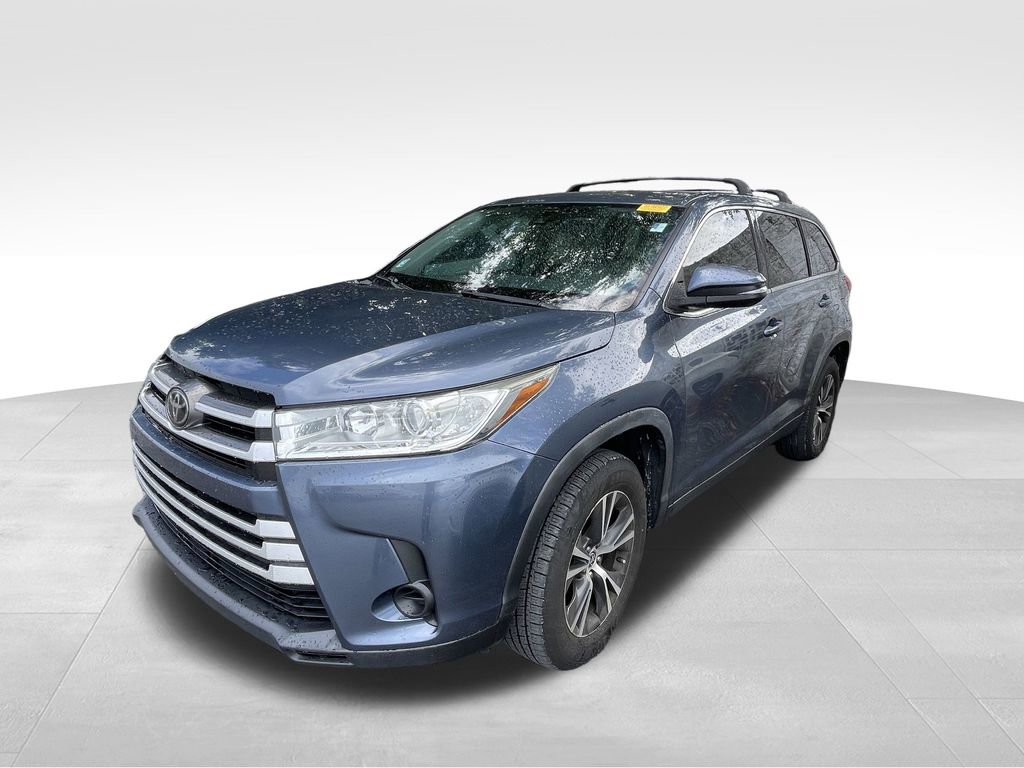 2019 Toyota Highlander LE photo 3