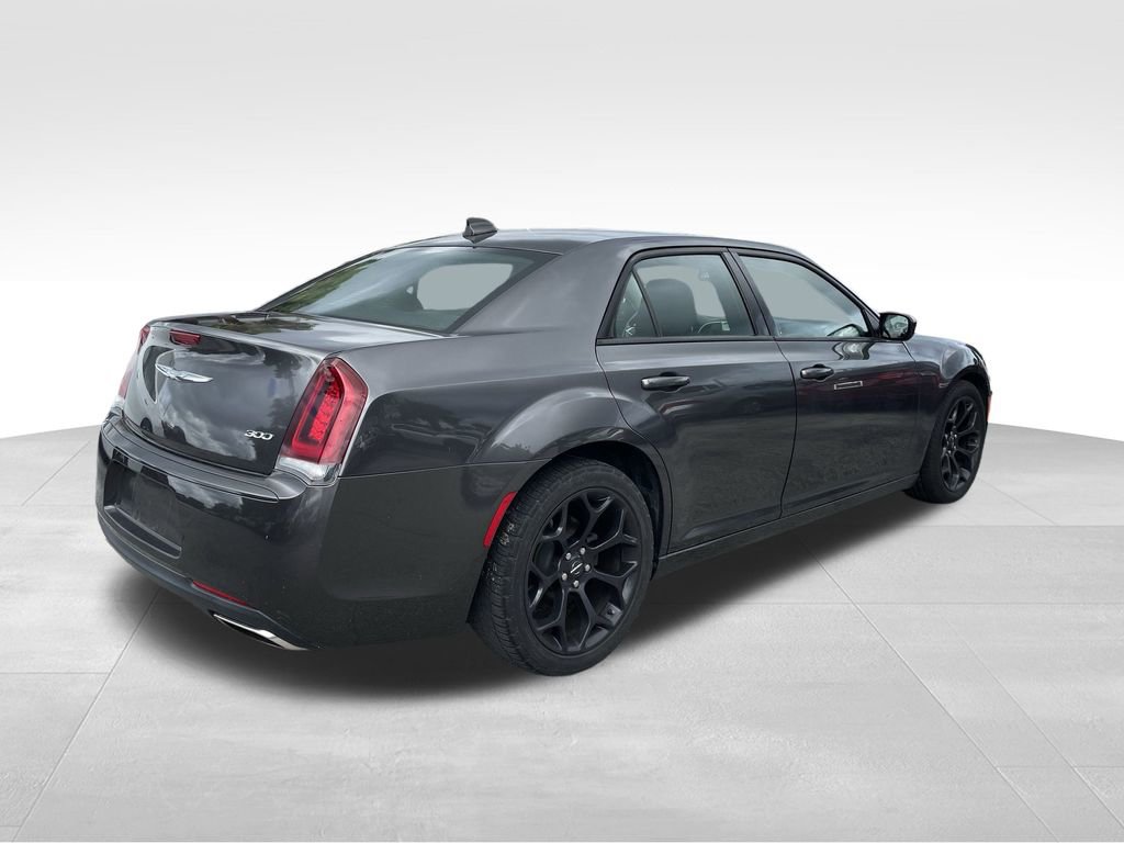 2019 Chrysler 300 Touring photo 2