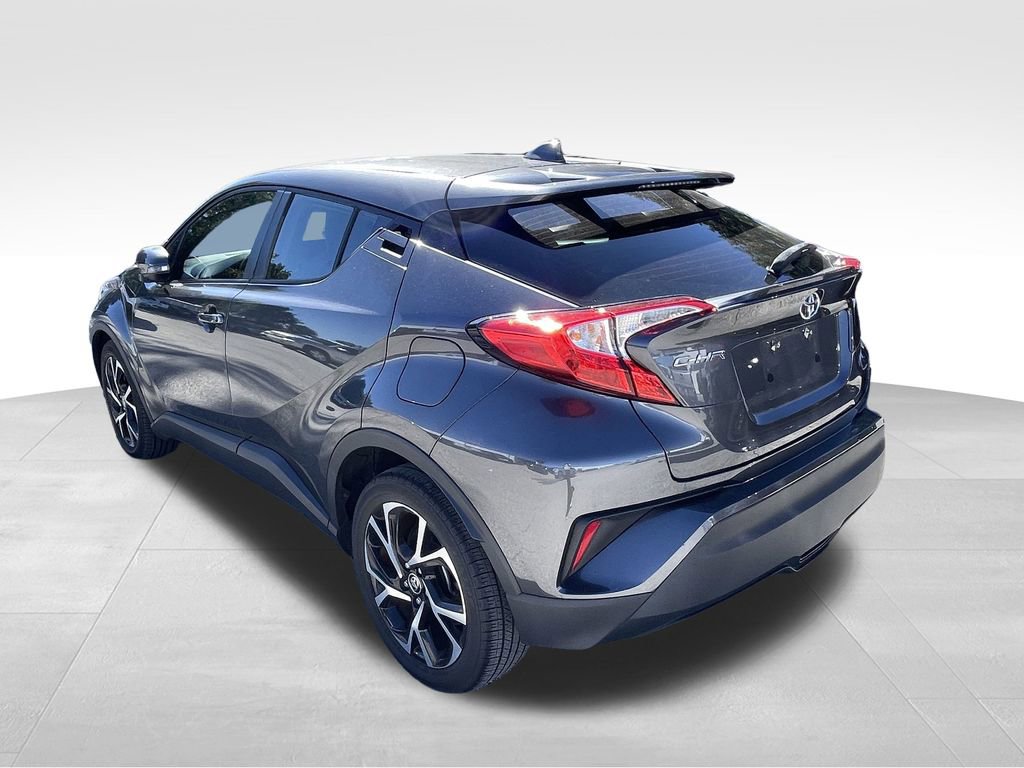 2022 Toyota C-HR XLE photo 3