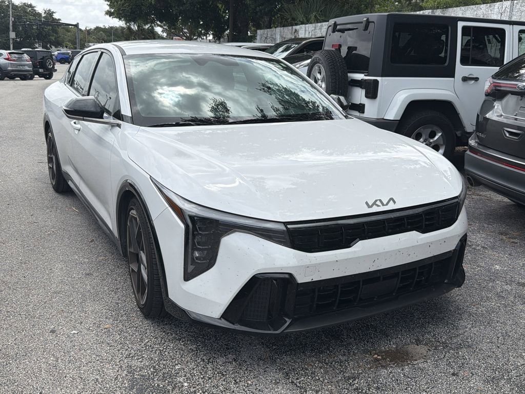 2025 Kia K4 GT-Line AT's photo