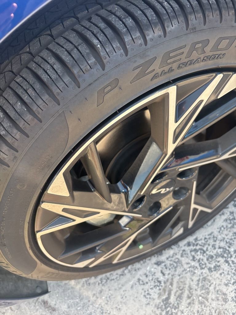 2025 Kia K5 GT-Line photo 4