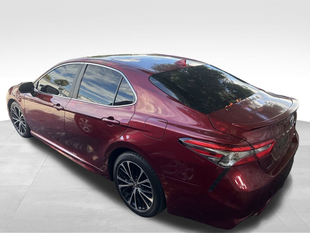 2018 Toyota Camry SE photo 3