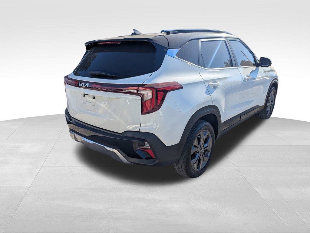 2024 Kia Seltos S photo 2