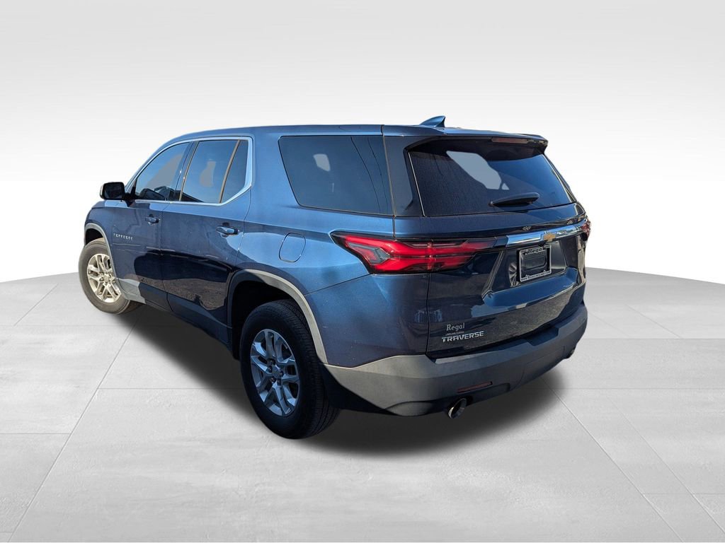 2022 Chevrolet Traverse LS photo 2