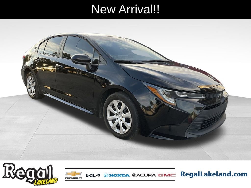 2024 Toyota Corolla LE's photo