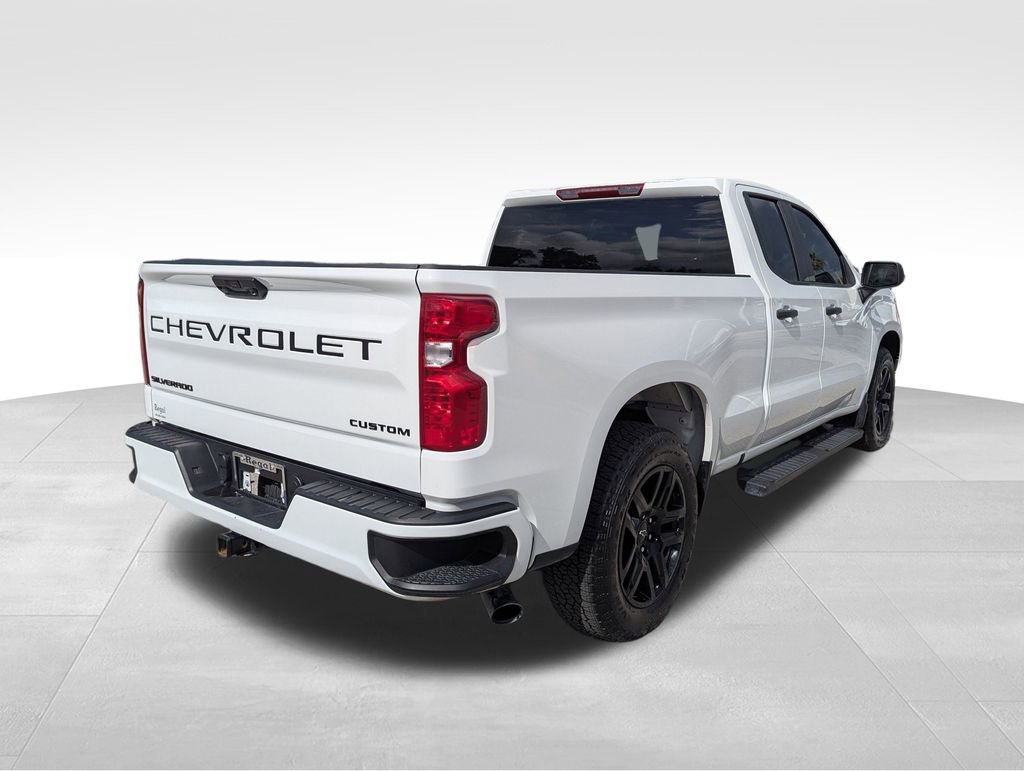 2025 Chevrolet Silverado 1500 Custom photo 4