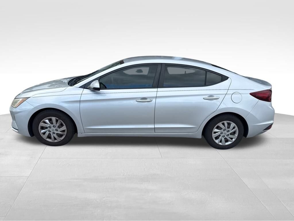 2019 Hyundai Elantra SE photo 4