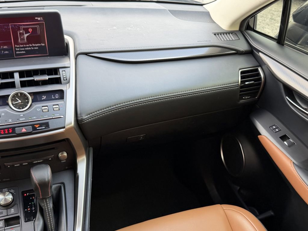 2020 Lexus NX 300 - Photo 17