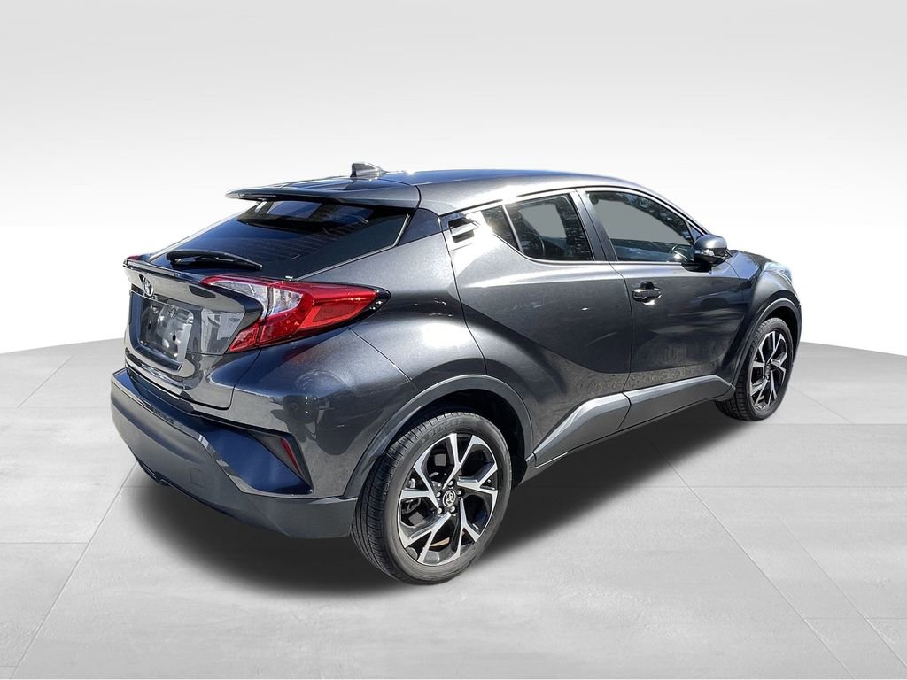 2022 Toyota C-HR XLE photo 2