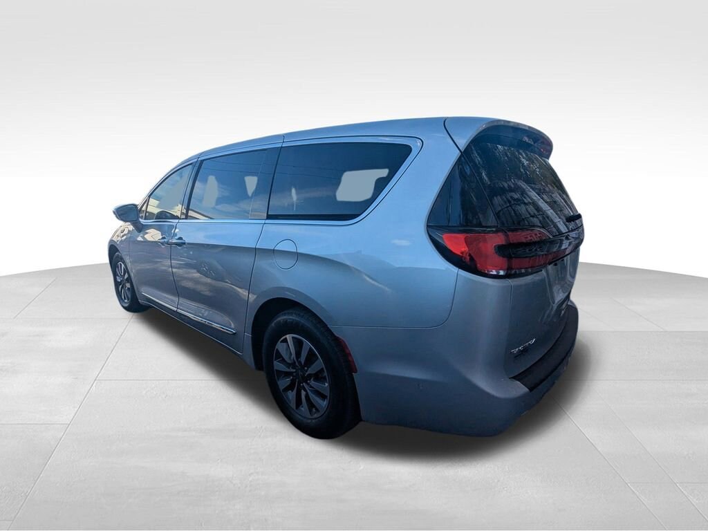 Used 2022 Chrysler Pacifica Hybrid Limited Van Passenger Van