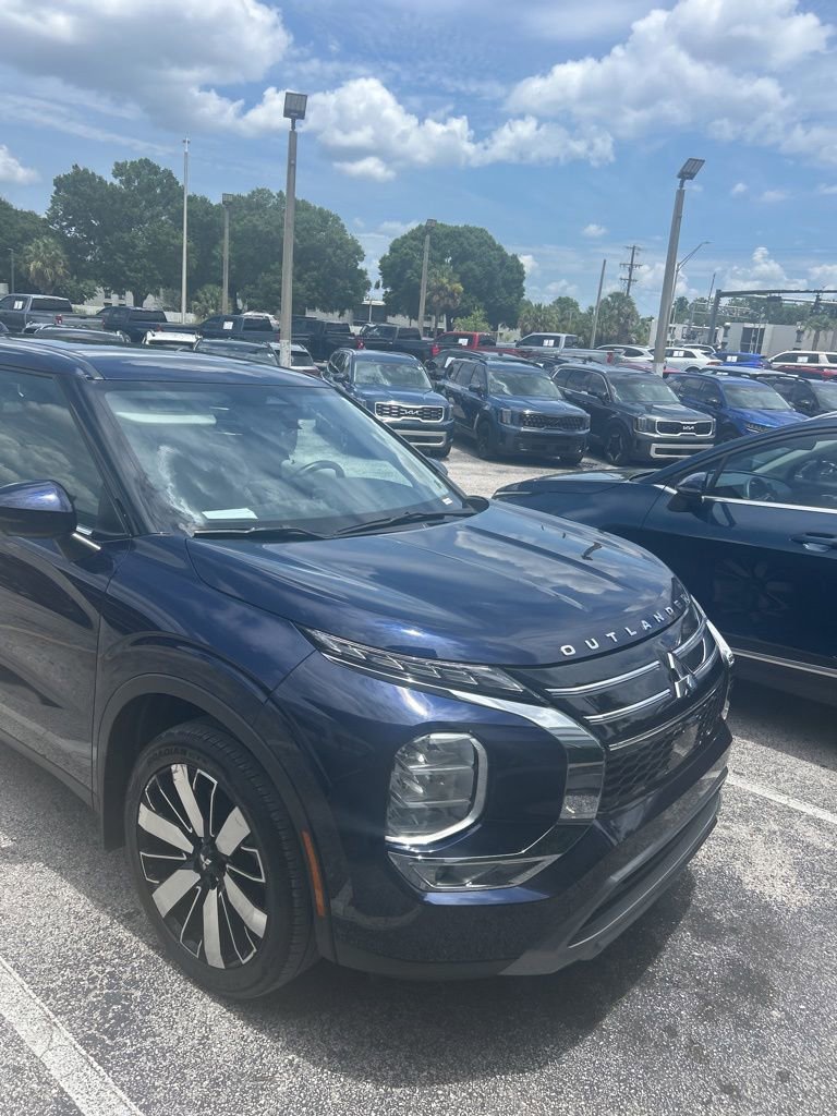 2025 Mitsubishi Outlander SE 2WD's photo