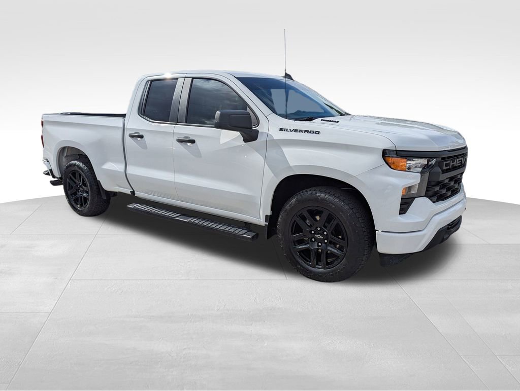 2025 Chevrolet Silverado 1500 Custom photo 2