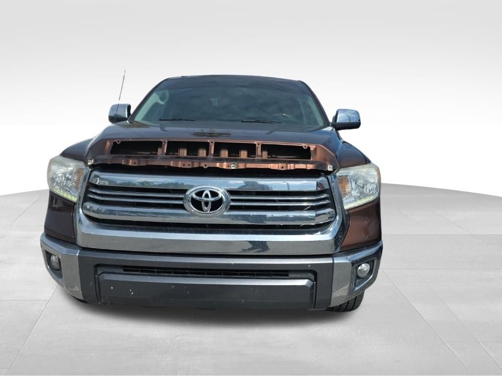 2017 Toyota Tundra CrewMax photo 2