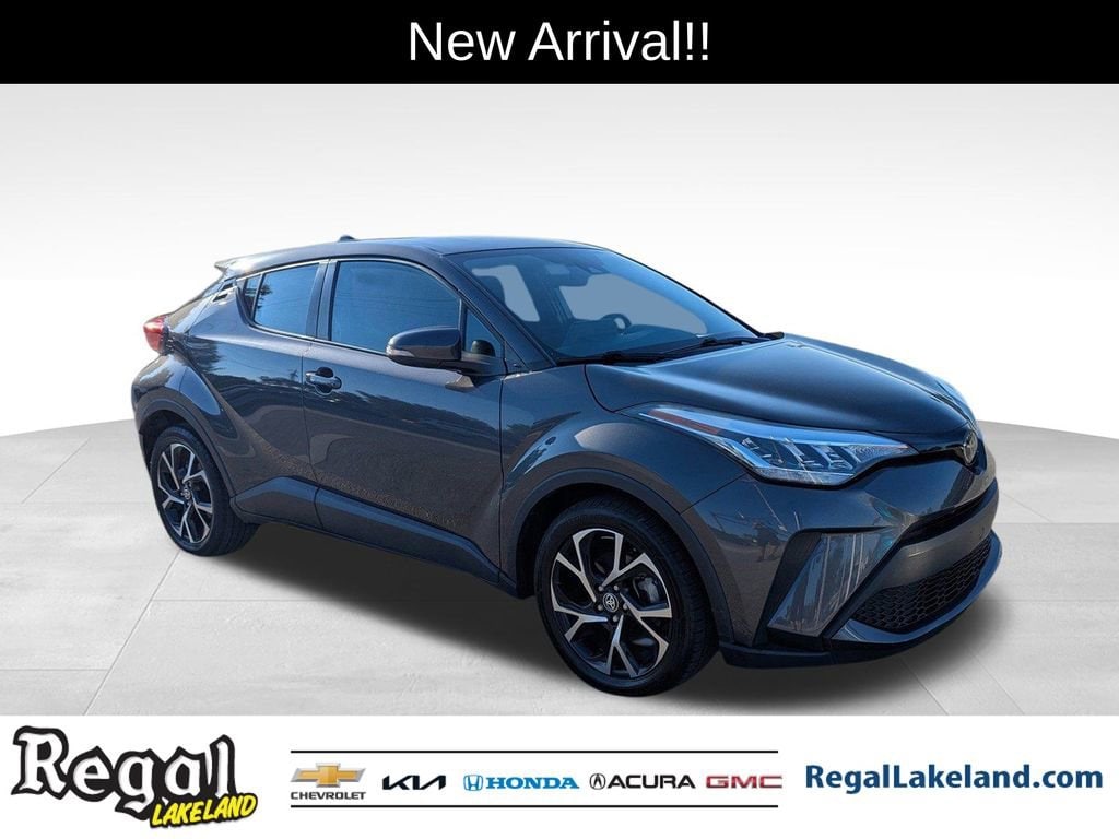 2022 Toyota C-HR XLE's photo