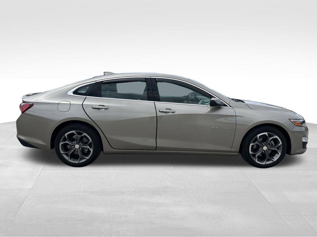 2022 Chevrolet Malibu 1LT photo 2