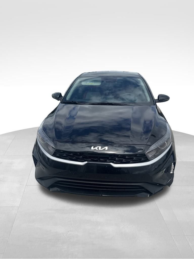 2023 Kia Forte LXS photo 2