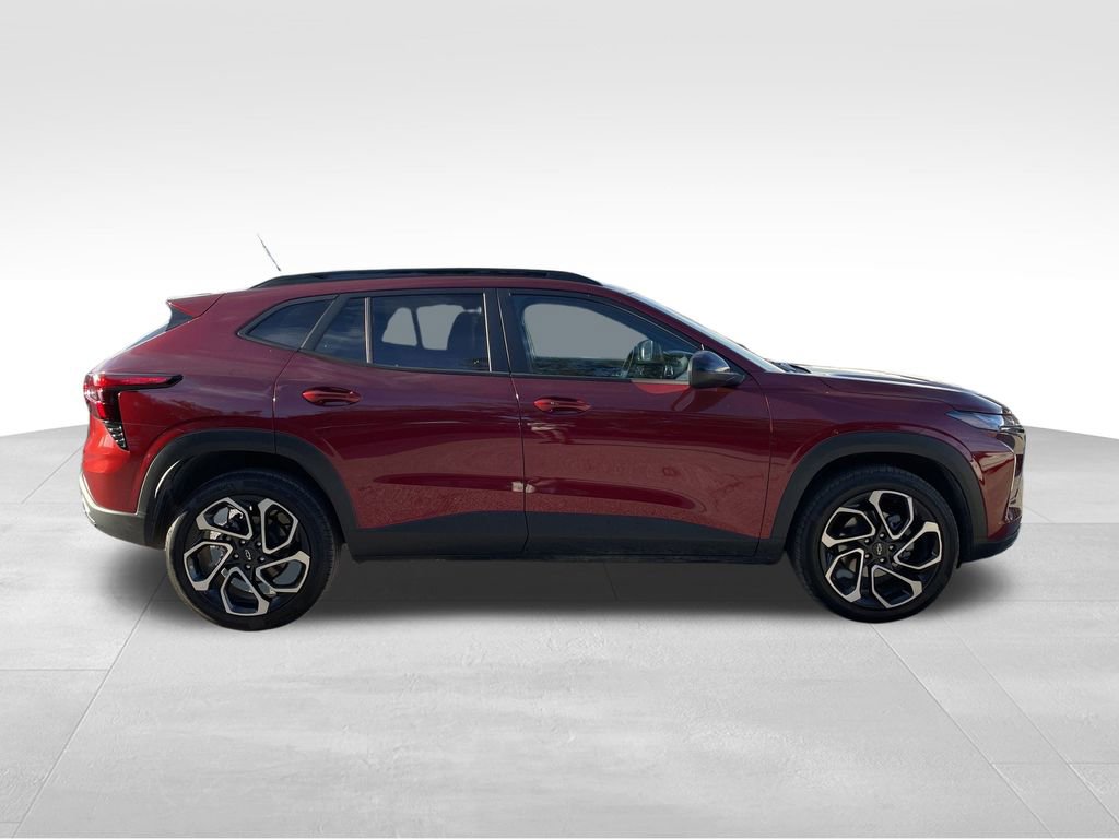 2025 Chevrolet Trax photo 3