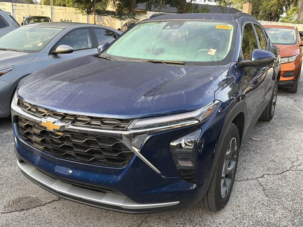 2024 Chevrolet Trax LT's photo