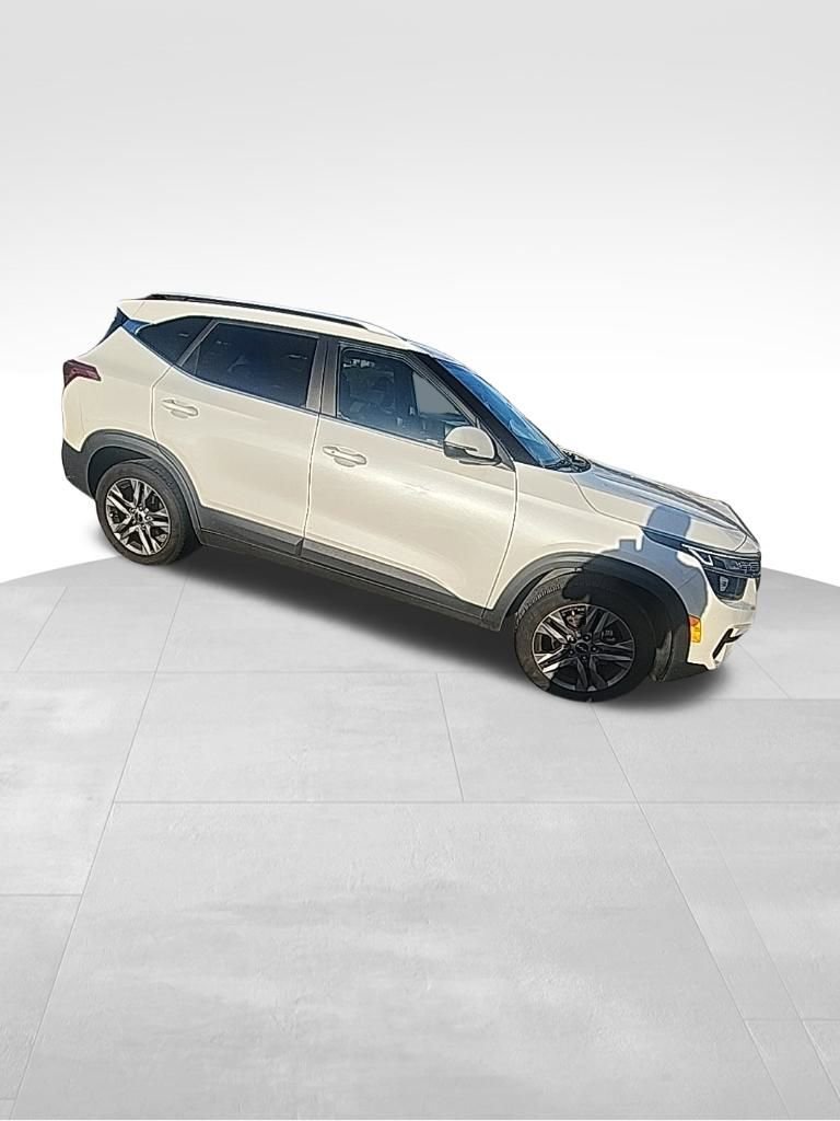 2023 Kia Seltos S photo 3