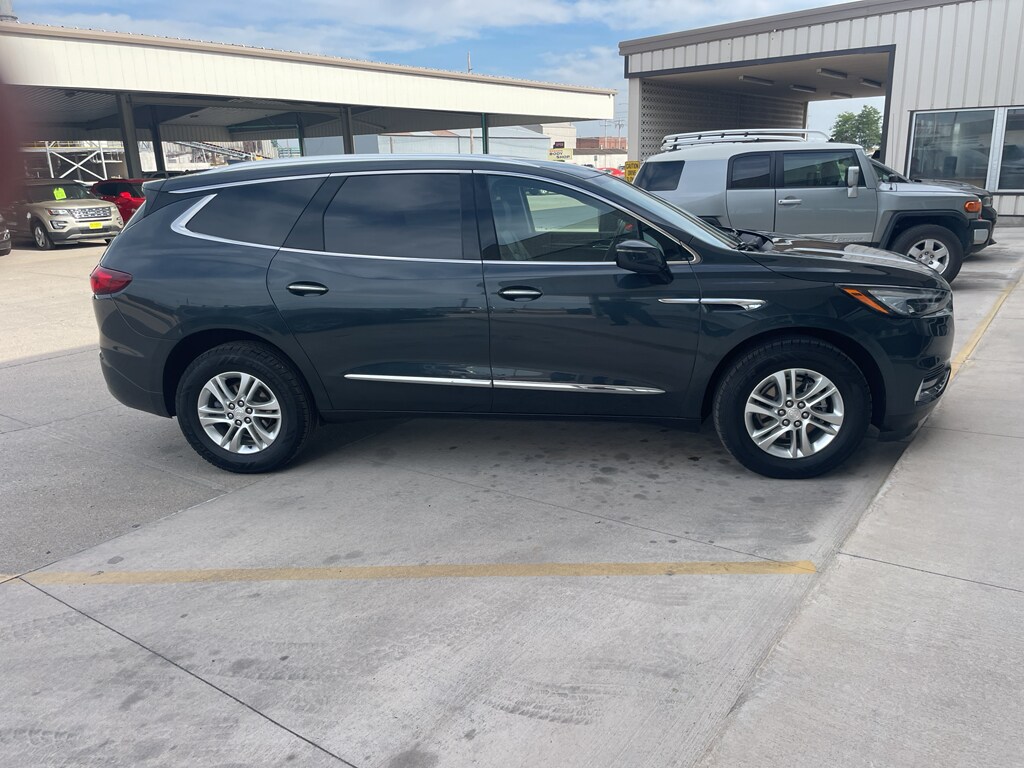 2021 Buick Enclave Essence photo 2