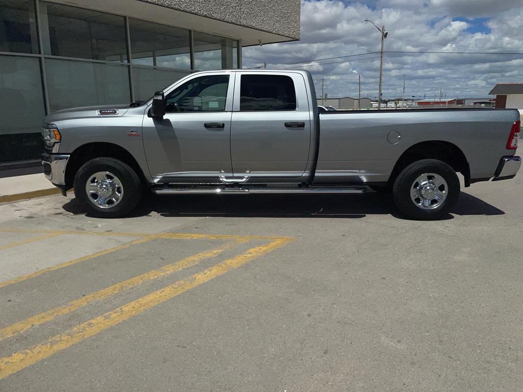 2024 Ram 3500 Tradesman photo 2