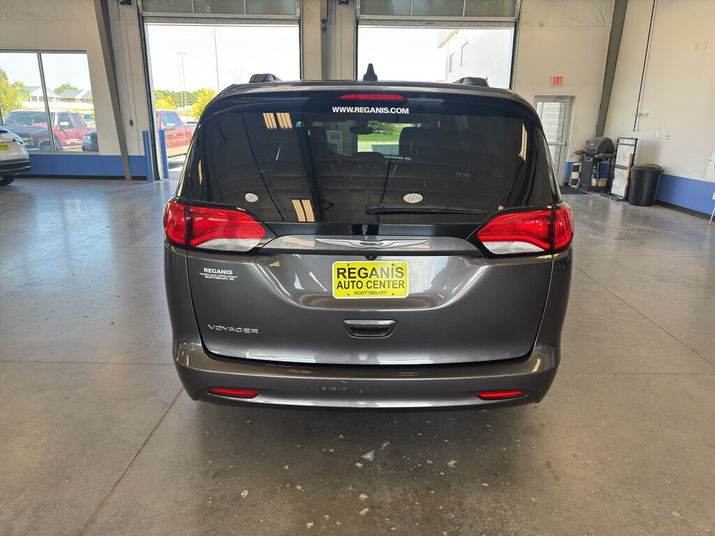 2021 Chrysler Voyager LXi photo 4