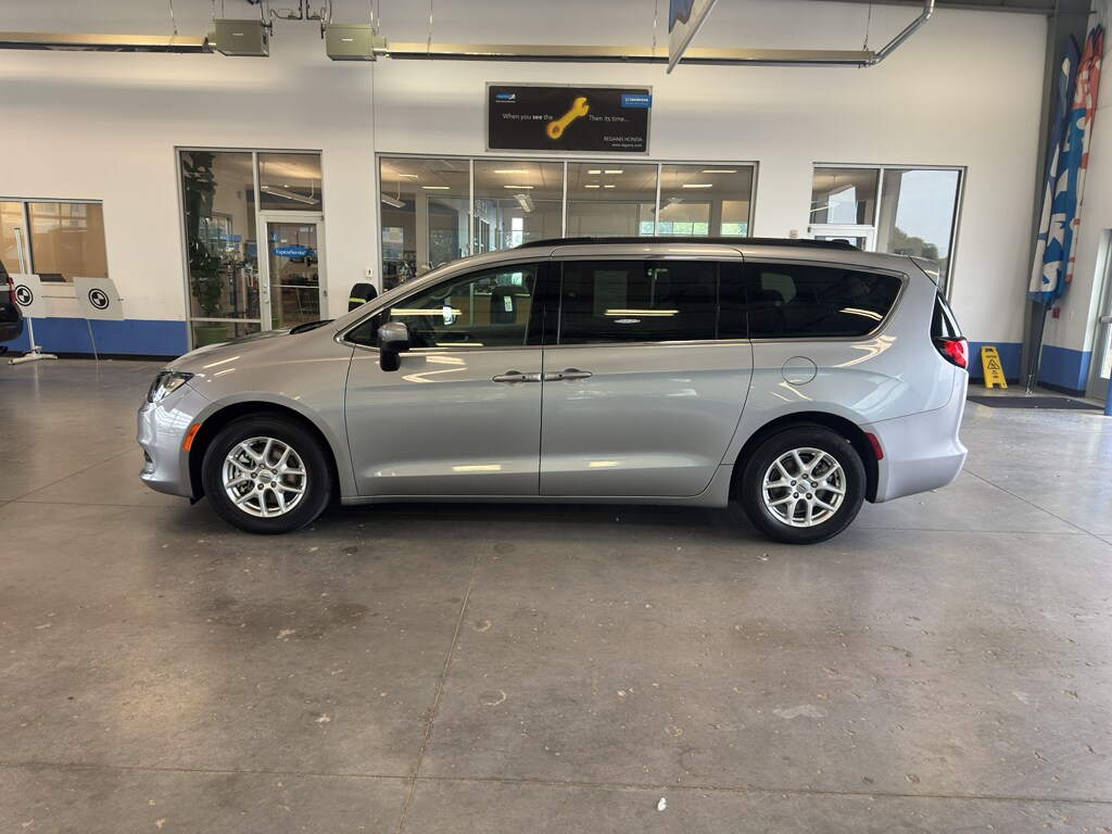 2021 Chrysler Voyager LXi photo 2