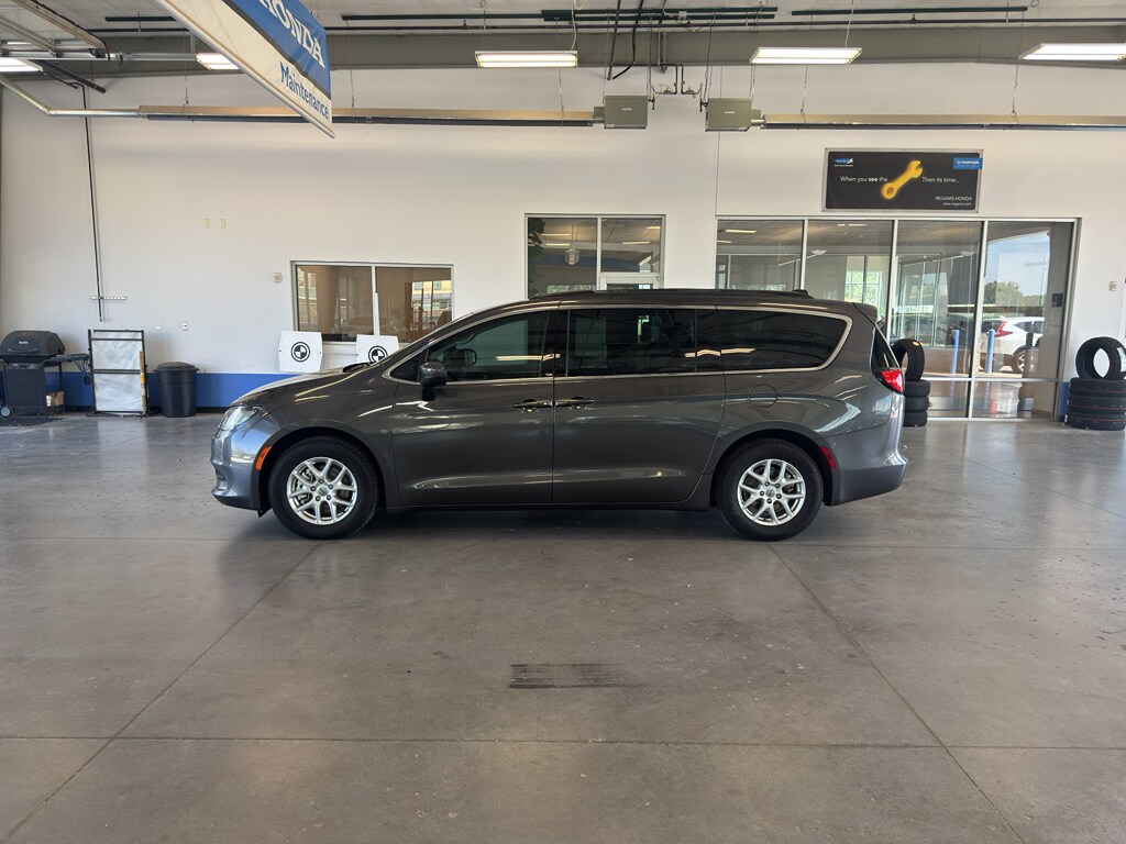 2021 Chrysler Voyager LXi photo 2