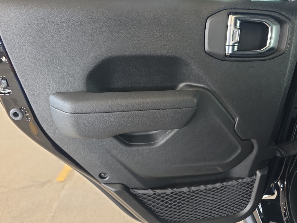 2025 Jeep Wrangler 4-Door Rubicon - Photo 17