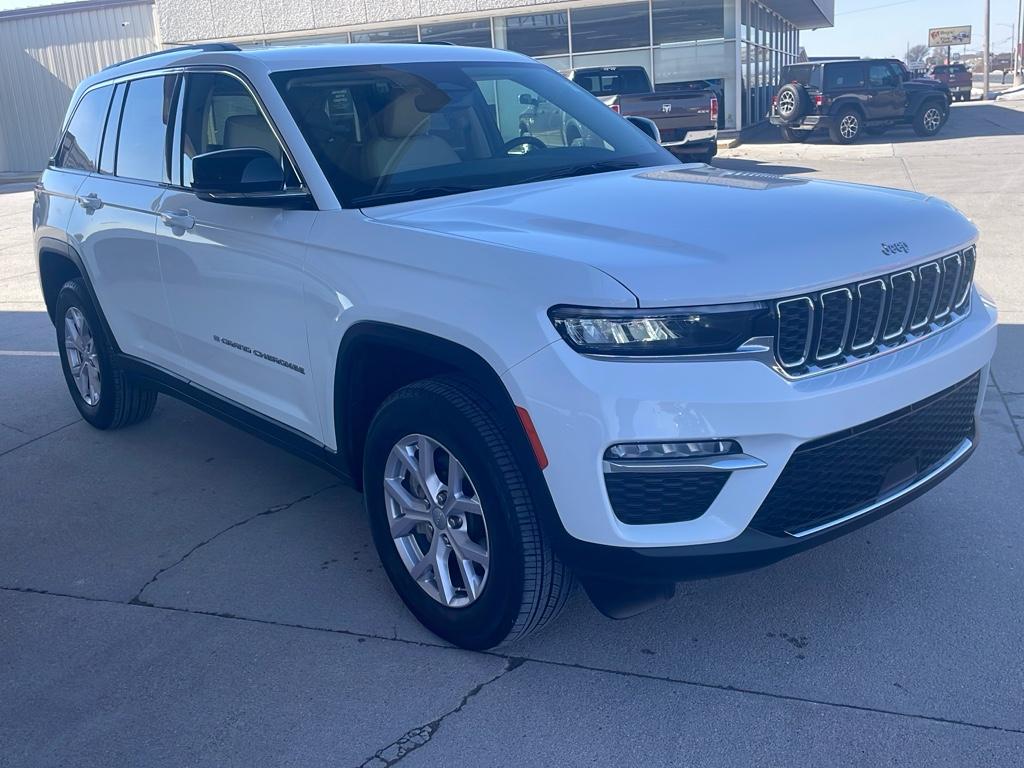 2022 Jeep Grand Cherokee Limited photo 3