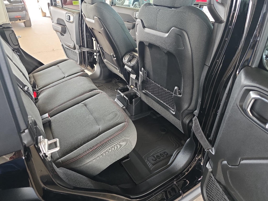 2025 Jeep Wrangler 4-Door Rubicon - Photo 19