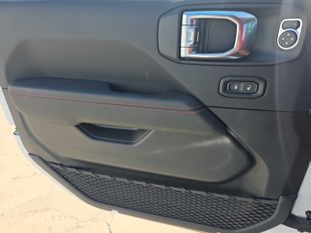 2025 Jeep Wrangler 4-Door Rubicon - Photo 13