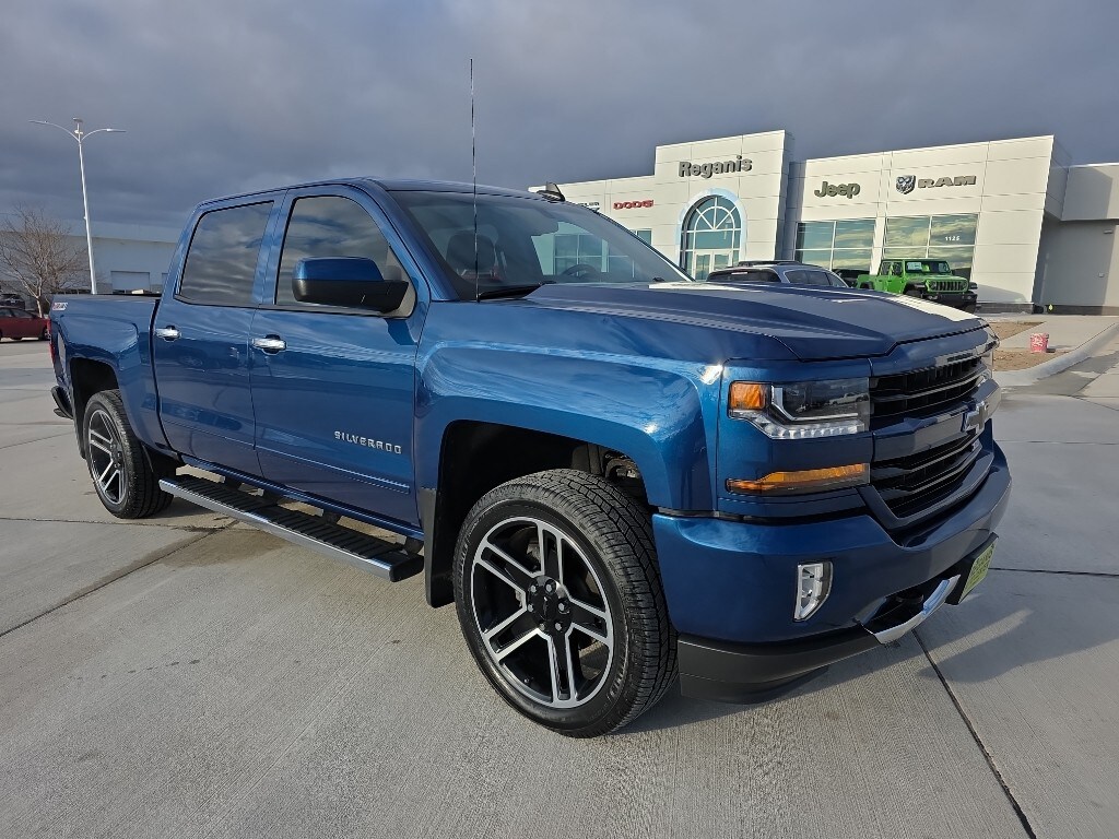 2017 Chevrolet Silverado LT photo 3