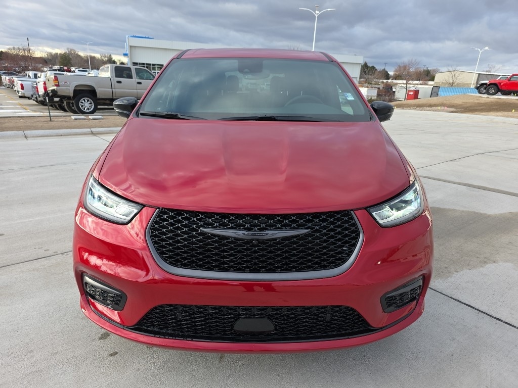 New 2026 Chrysler Pacifica SELECT AWD Passenger Van