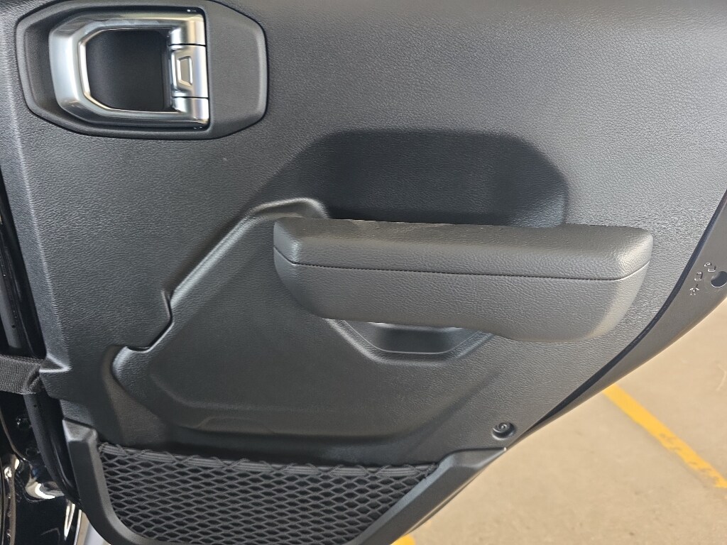 2025 Jeep Wrangler 4-Door Rubicon - Photo 20