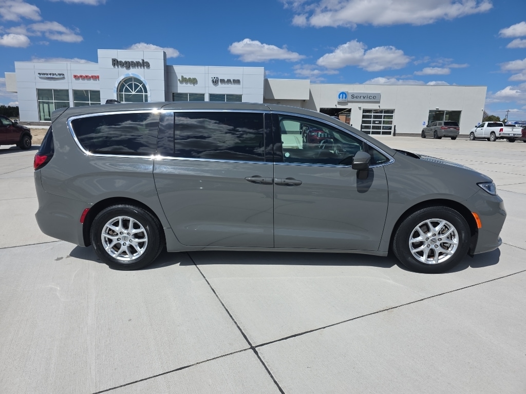 Used 2023 Chrysler Pacifica Touring L Van Passenger Van