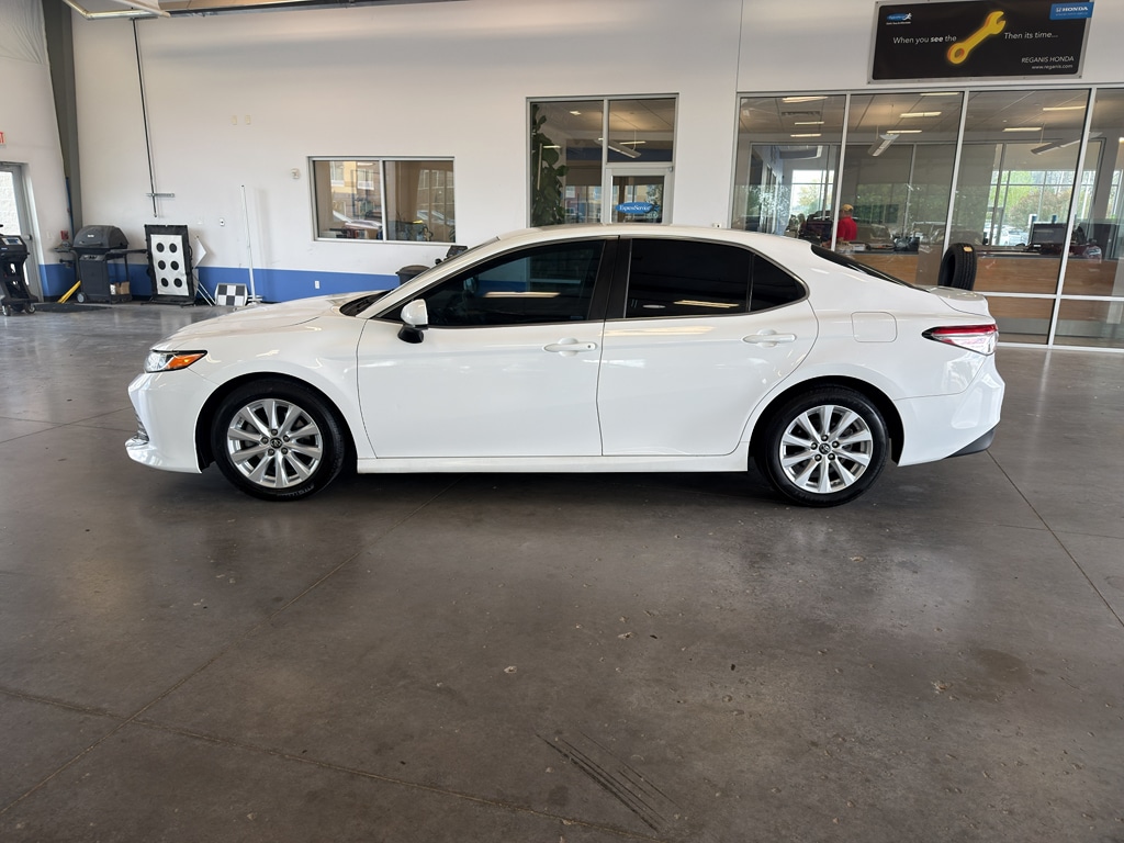 Used 2018 Toyota Camry LE with VIN 4T1B11HK0JU008204 for sale in Scottsbluff, NE