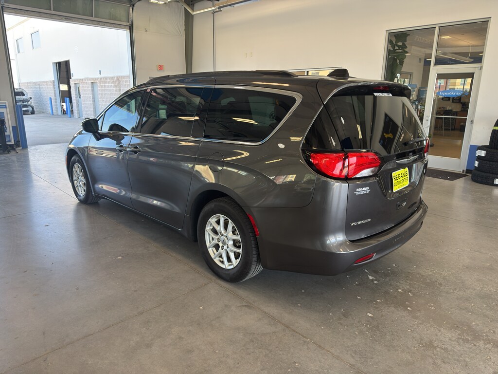 2021 Chrysler Voyager LXi photo 3