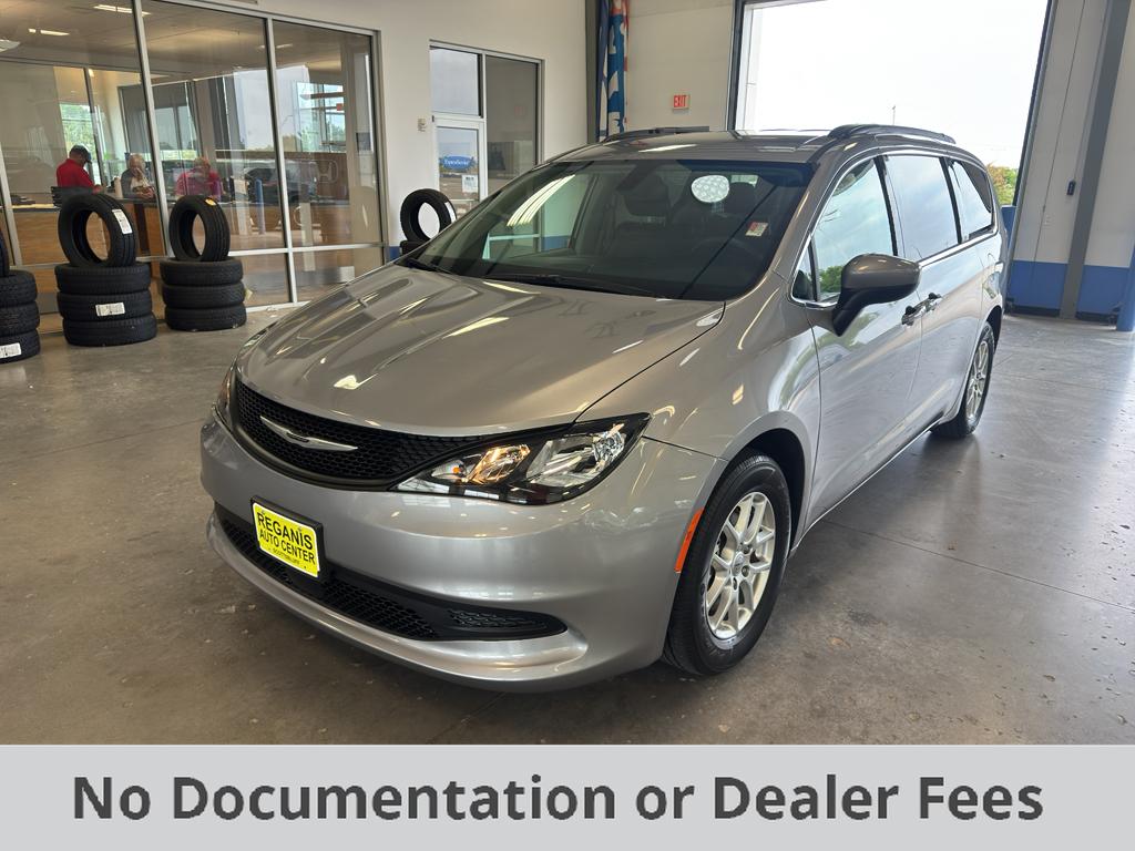 2021 Chrysler Voyager LXI's photo