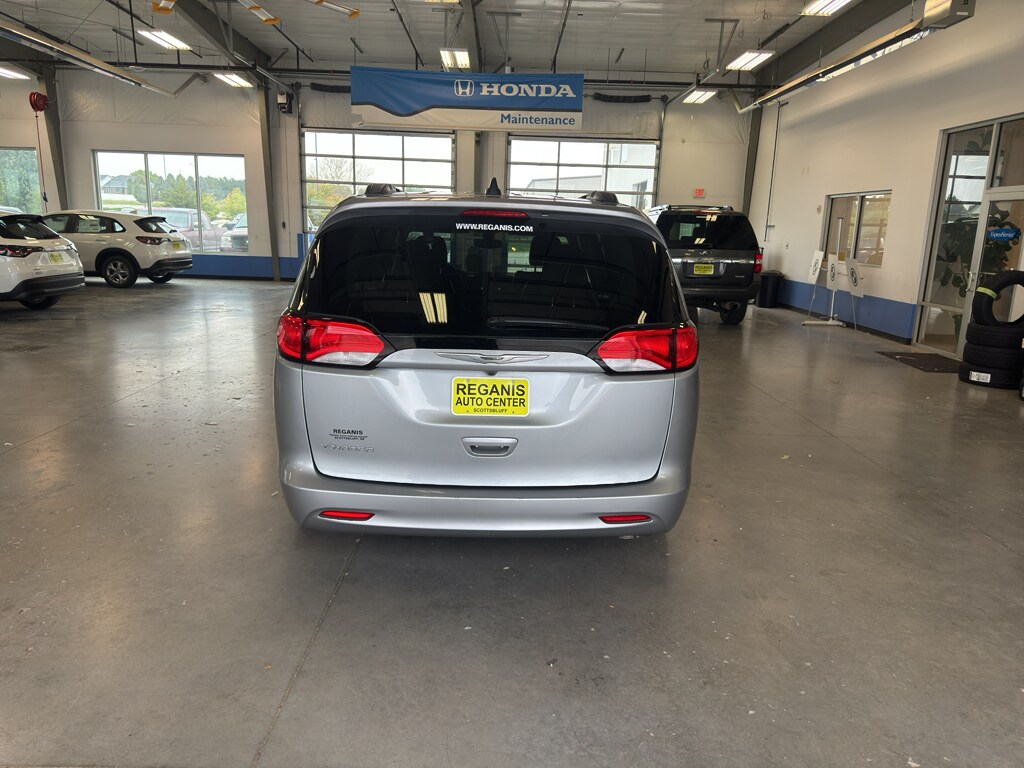 2021 Chrysler Voyager LXi photo 4
